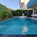 Villa Oyster Park Heated Pool