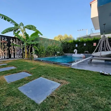 Oyster Park Isitmali Yildiz Efektli Cocuk Havuzlu Villa