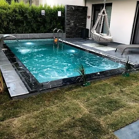 Villa Oyster Park Isitmali Yildiz Efektli Cocuk Havuzlu *